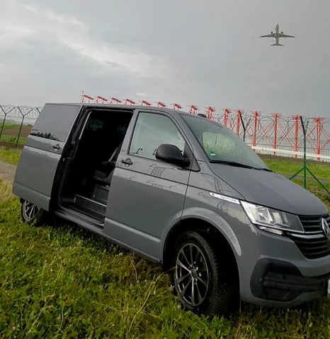 Oczekiwanie na transfer — lotnisko Kraków-Balice
